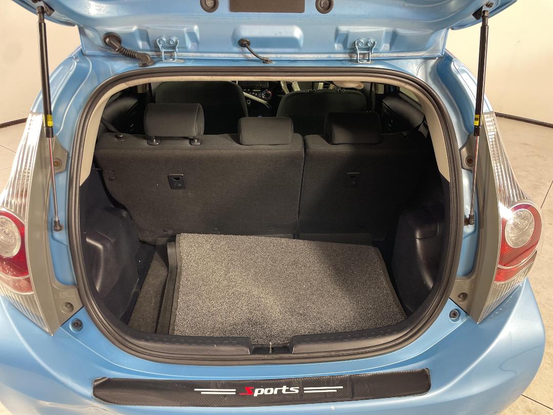 Photo '14' of Toyota Aqua