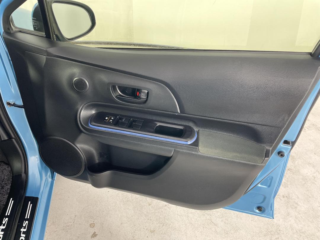 Photo '15' of Toyota Aqua