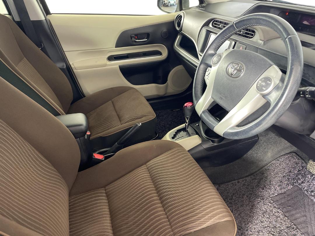 Photo '16' of Toyota Aqua