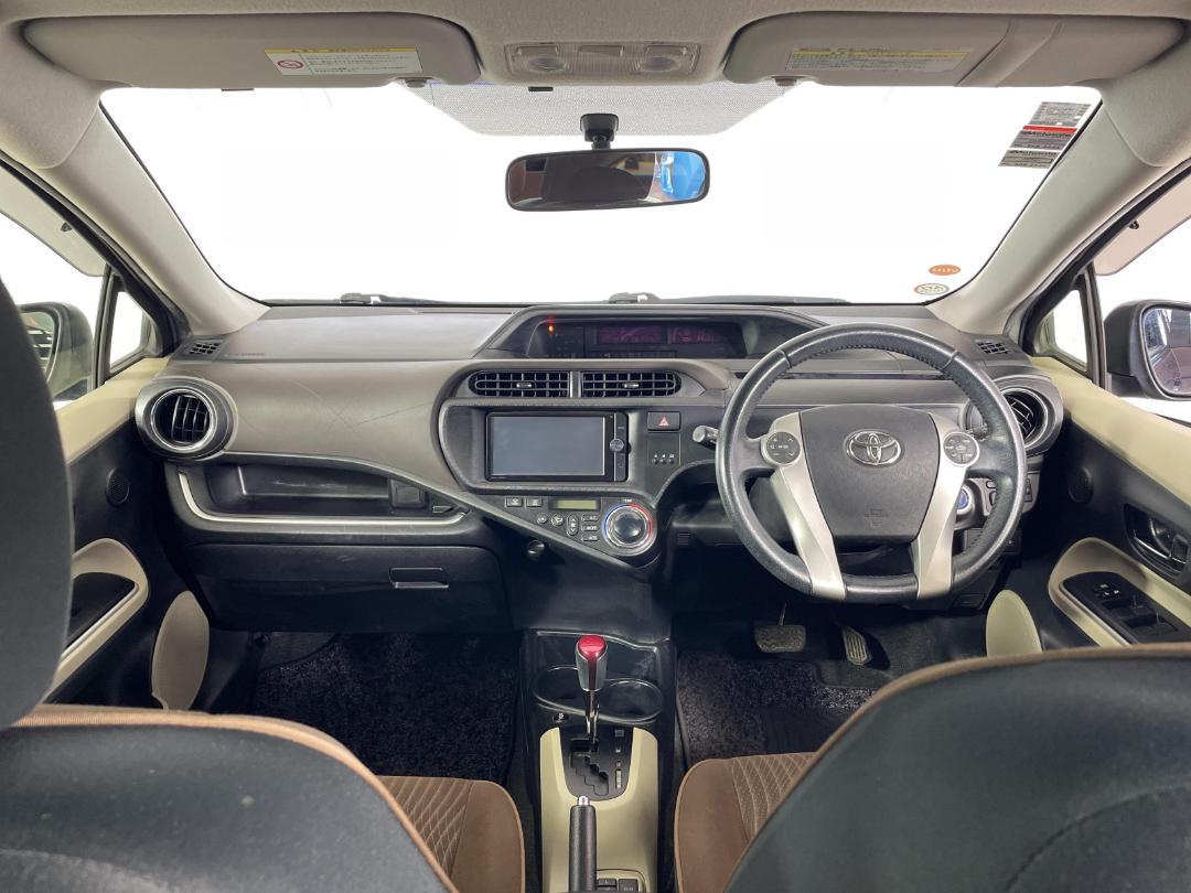 Photo '17' of Toyota Aqua