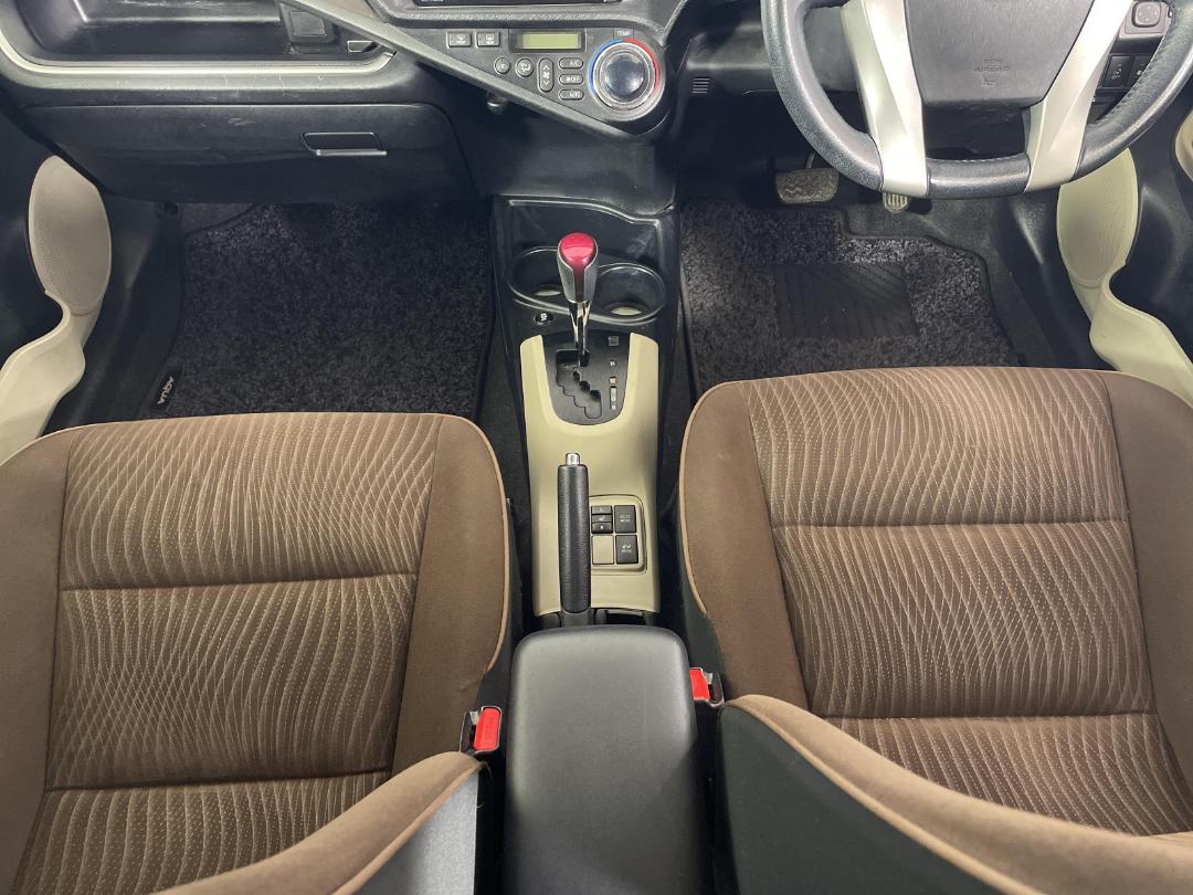 Photo '18' of Toyota Aqua