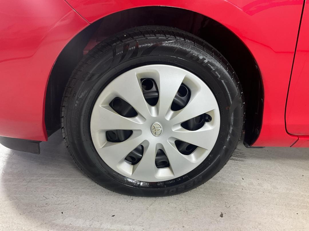 Photo '10' of Toyota Aqua Photo '10' of Toyota Aqua