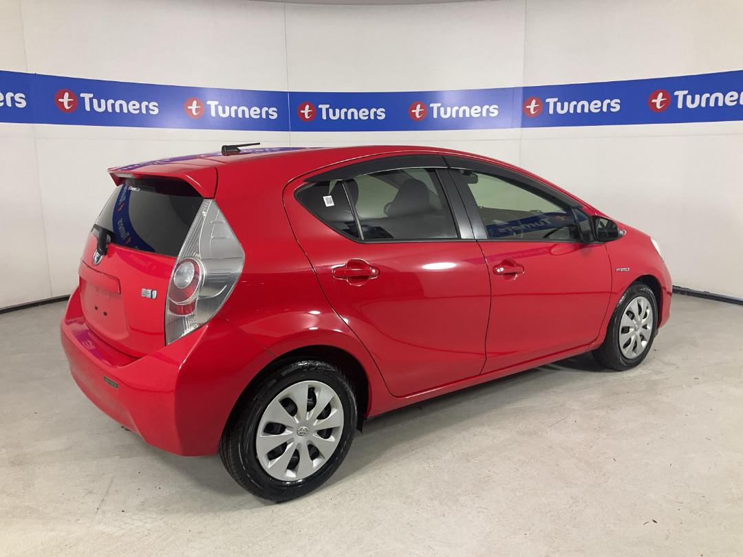 Photo '7' of Toyota Aqua Photo '7' of Toyota Aqua