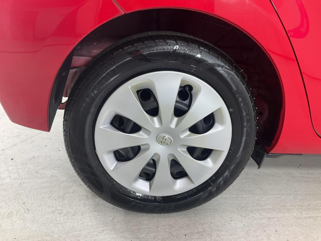 Photo '12' of Toyota Aqua Photo '12' of Toyota Aqua