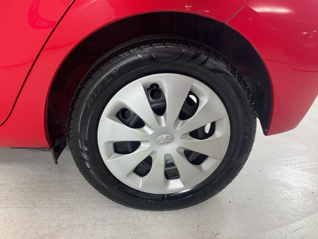 Photo '11' of Toyota Aqua Photo '11' of Toyota Aqua