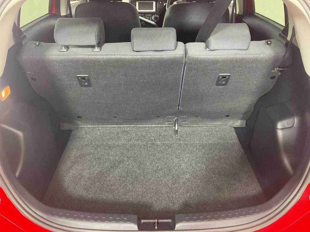 Photo '14' of Toyota Aqua Photo '14' of Toyota Aqua