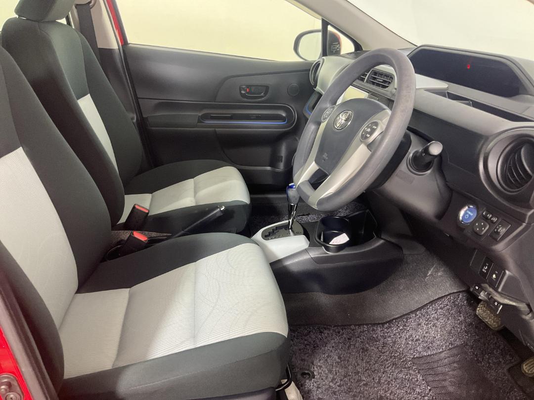 Photo '16' of Toyota Aqua Photo '16' of Toyota Aqua