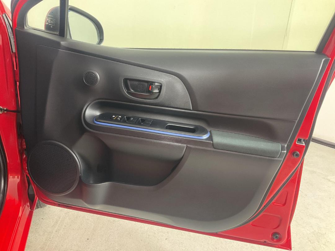 Photo '15' of Toyota Aqua Photo '15' of Toyota Aqua