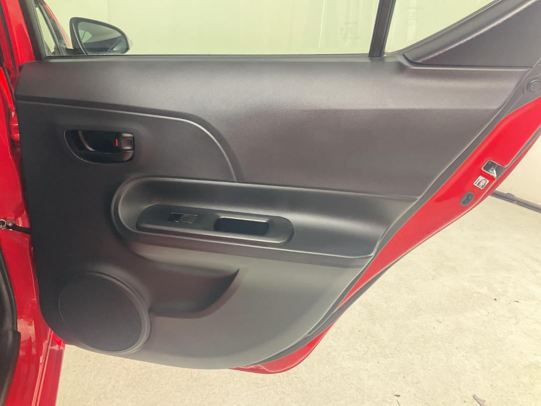 Photo '19' of Toyota Aqua Photo '19' of Toyota Aqua