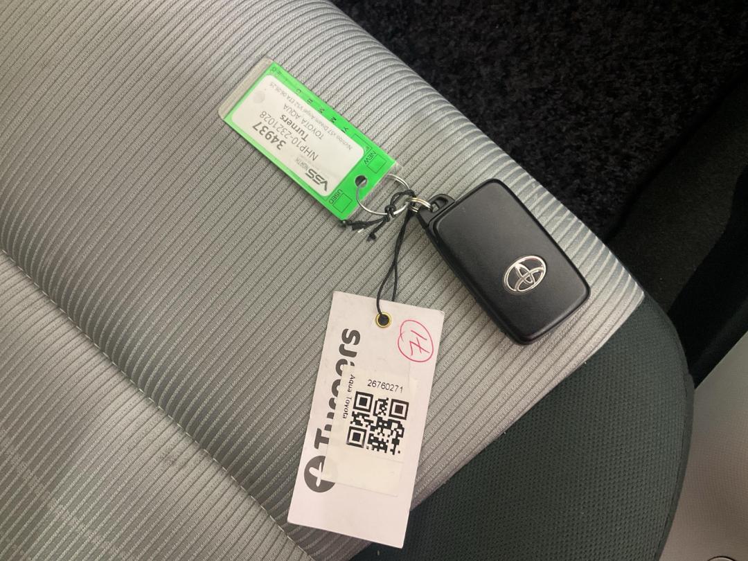 Photo '22' of Toyota Aqua Photo '22' of Toyota Aqua