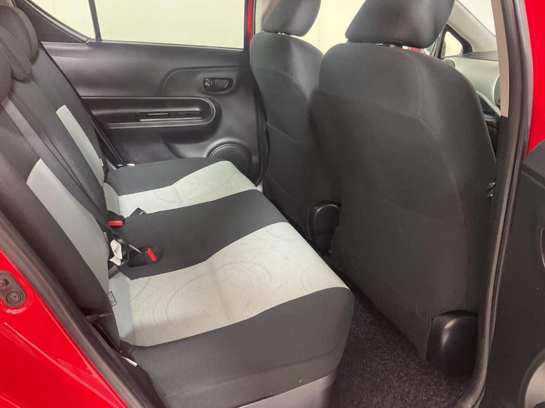 Photo '20' of Toyota Aqua Photo '20' of Toyota Aqua