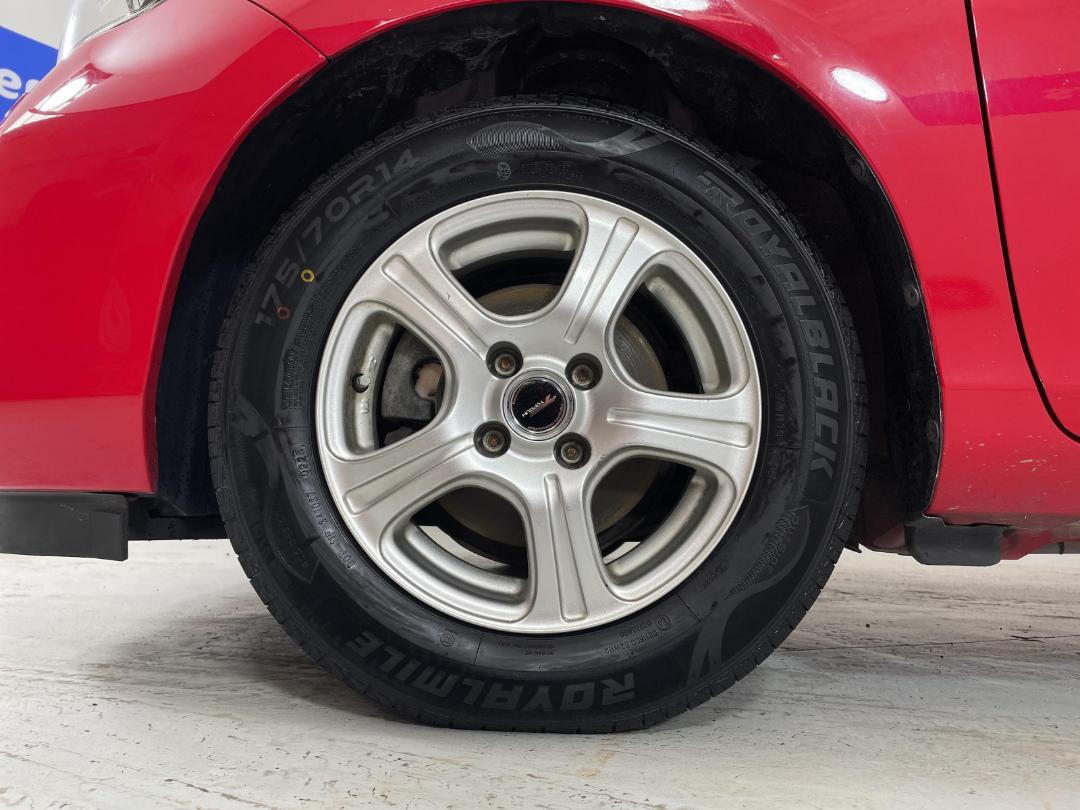 Photo '10' of Toyota Aqua Photo '10' of Toyota Aqua