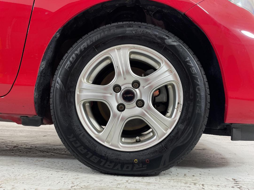 Photo '9' of Toyota Aqua Photo '9' of Toyota Aqua