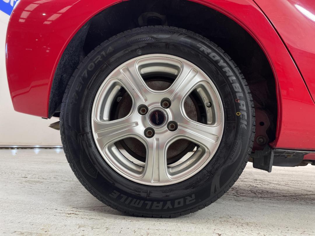 Photo '12' of Toyota Aqua Photo '12' of Toyota Aqua