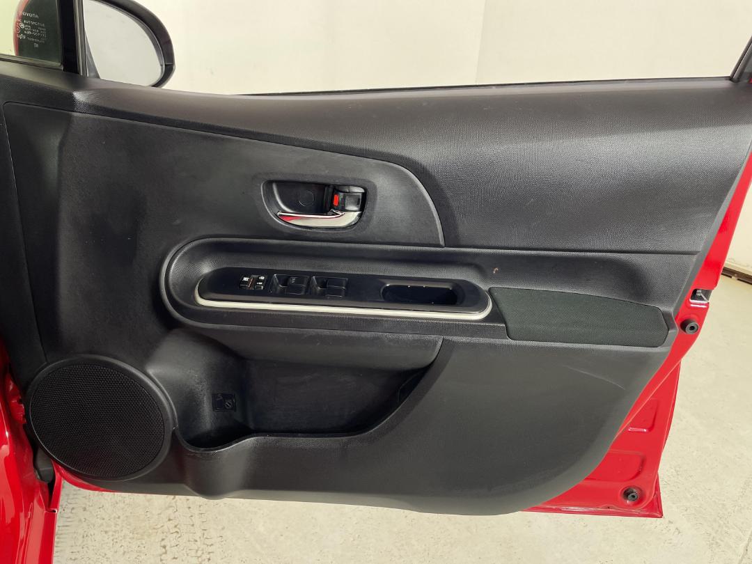 Photo '15' of Toyota Aqua Photo '15' of Toyota Aqua