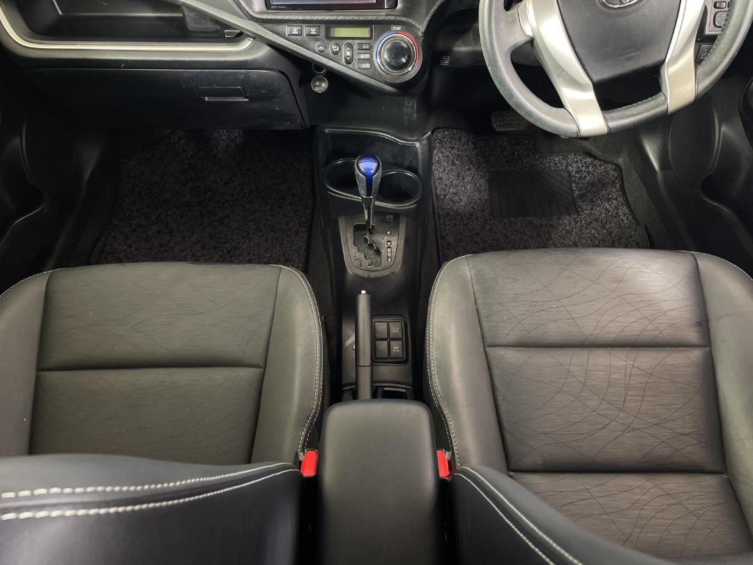 Photo '18' of Toyota Aqua Photo '18' of Toyota Aqua