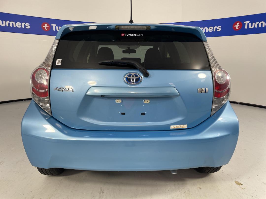 Photo '6' of Toyota Aqua Photo '6' of Toyota Aqua