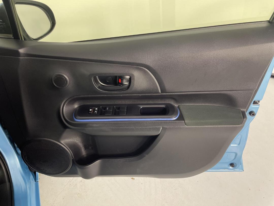 Photo '15' of Toyota Aqua Photo '15' of Toyota Aqua