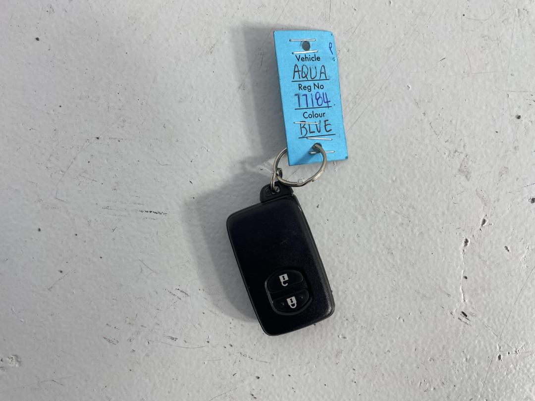 Photo '22' of Toyota Aqua Photo '22' of Toyota Aqua