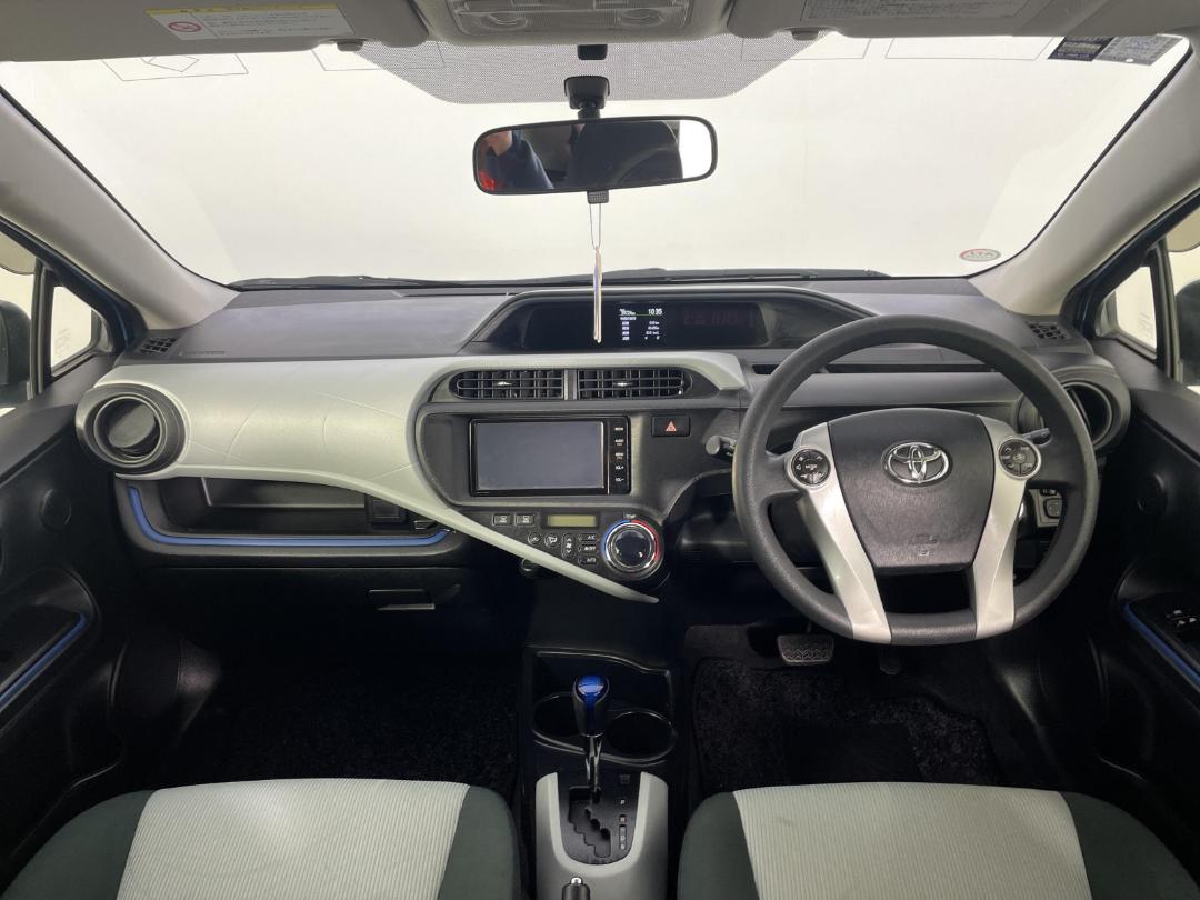 Photo '17' of Toyota Aqua Photo '17' of Toyota Aqua