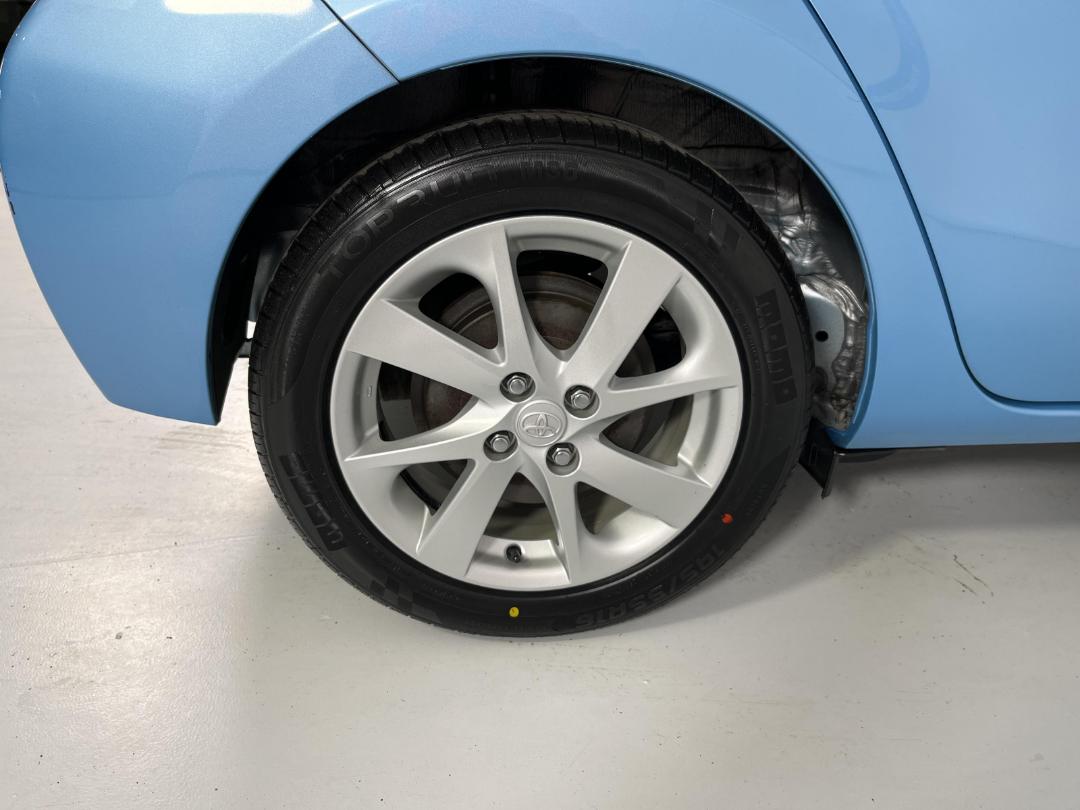 Photo '12' of Toyota Aqua Photo '12' of Toyota Aqua