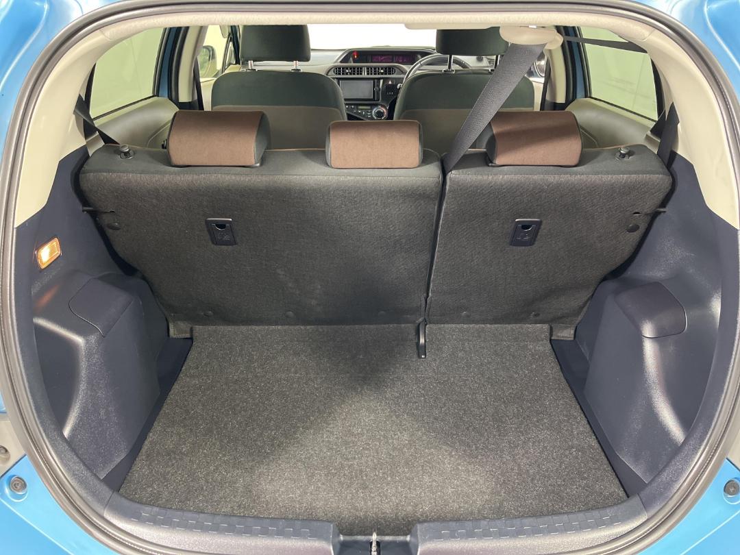 Photo '14' of Toyota Aqua Photo '14' of Toyota Aqua