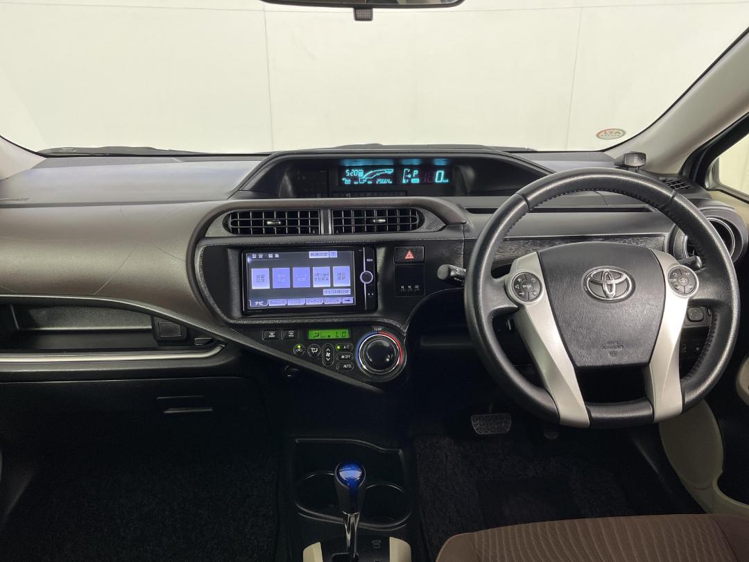 Photo '17' of Toyota Aqua Photo '17' of Toyota Aqua