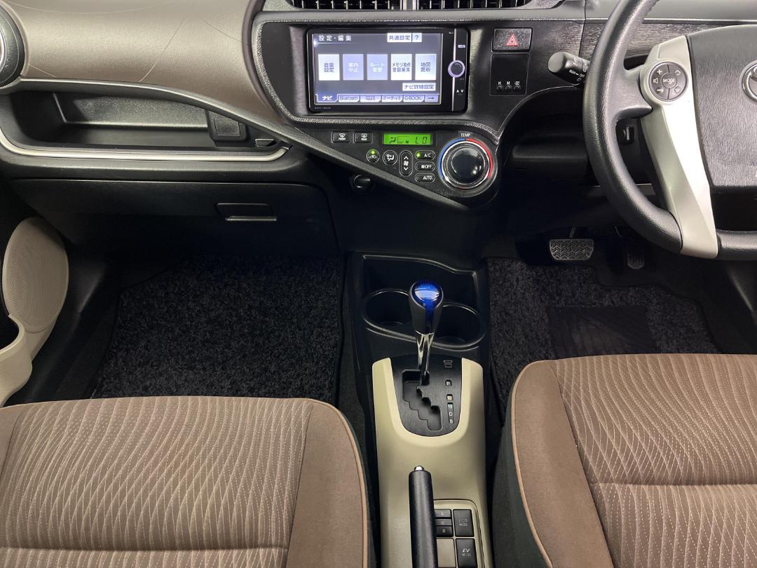 Photo '18' of Toyota Aqua Photo '18' of Toyota Aqua