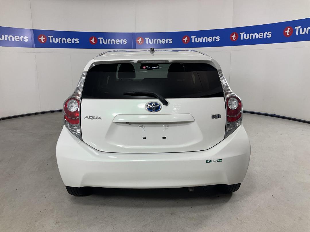 Photo '6' of Toyota Aqua Photo '6' of Toyota Aqua