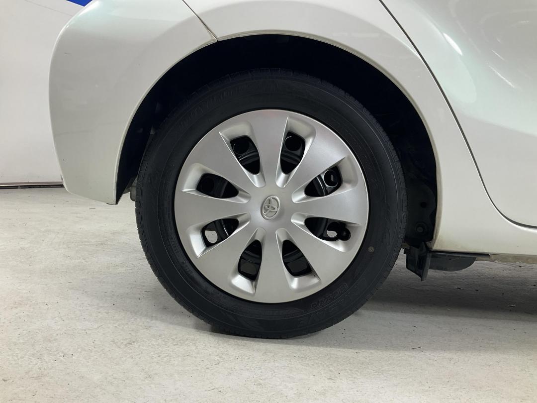 Photo '12' of Toyota Aqua Photo '12' of Toyota Aqua