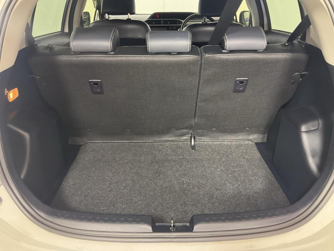 Photo '14' of Toyota Aqua Photo '14' of Toyota Aqua