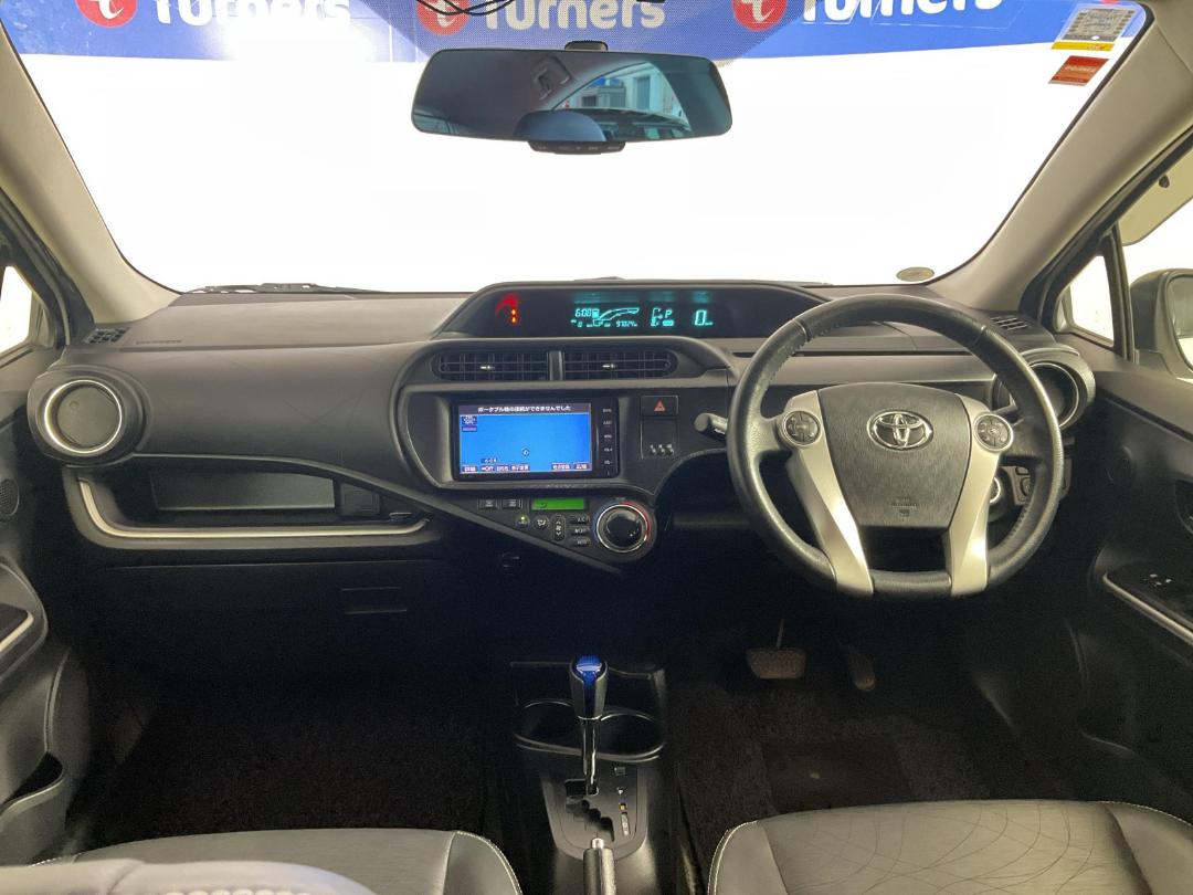 Photo '17' of Toyota Aqua Photo '17' of Toyota Aqua