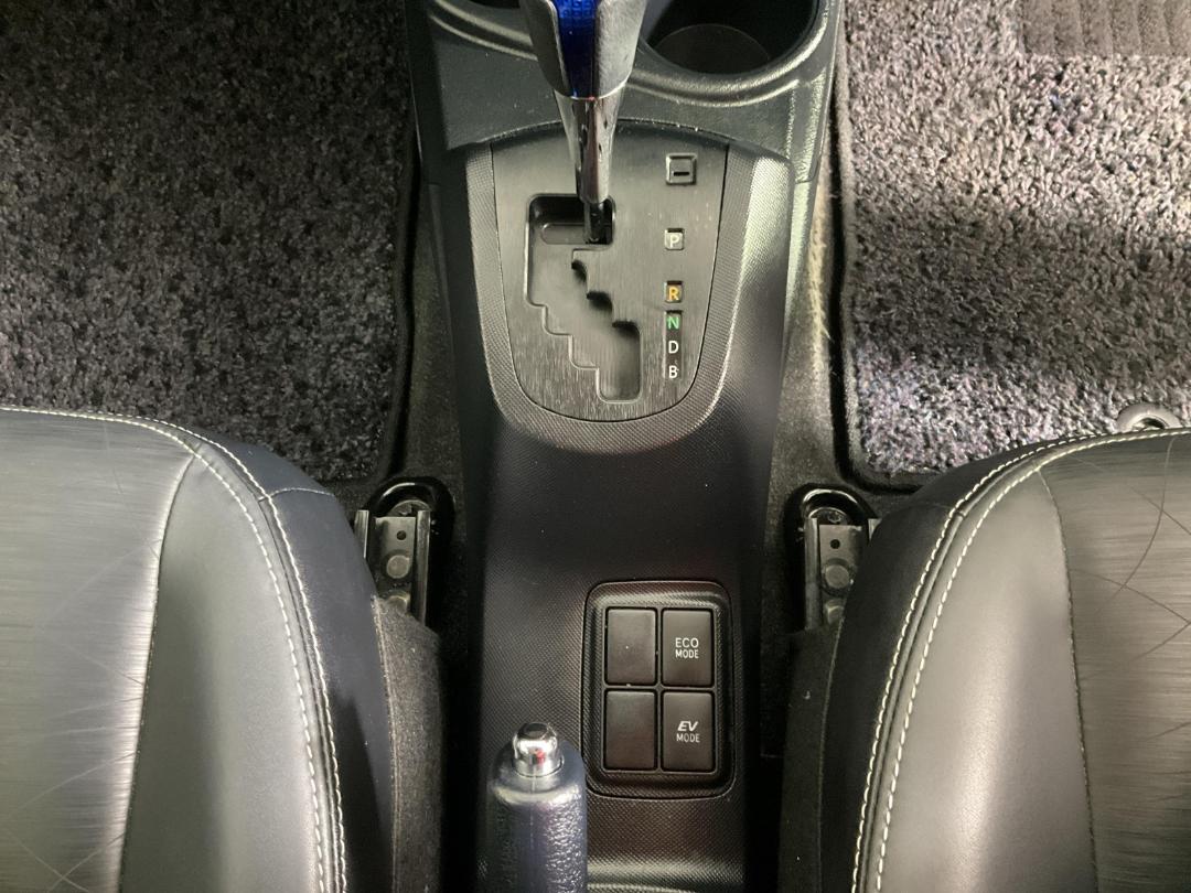 Photo '18' of Toyota Aqua Photo '18' of Toyota Aqua