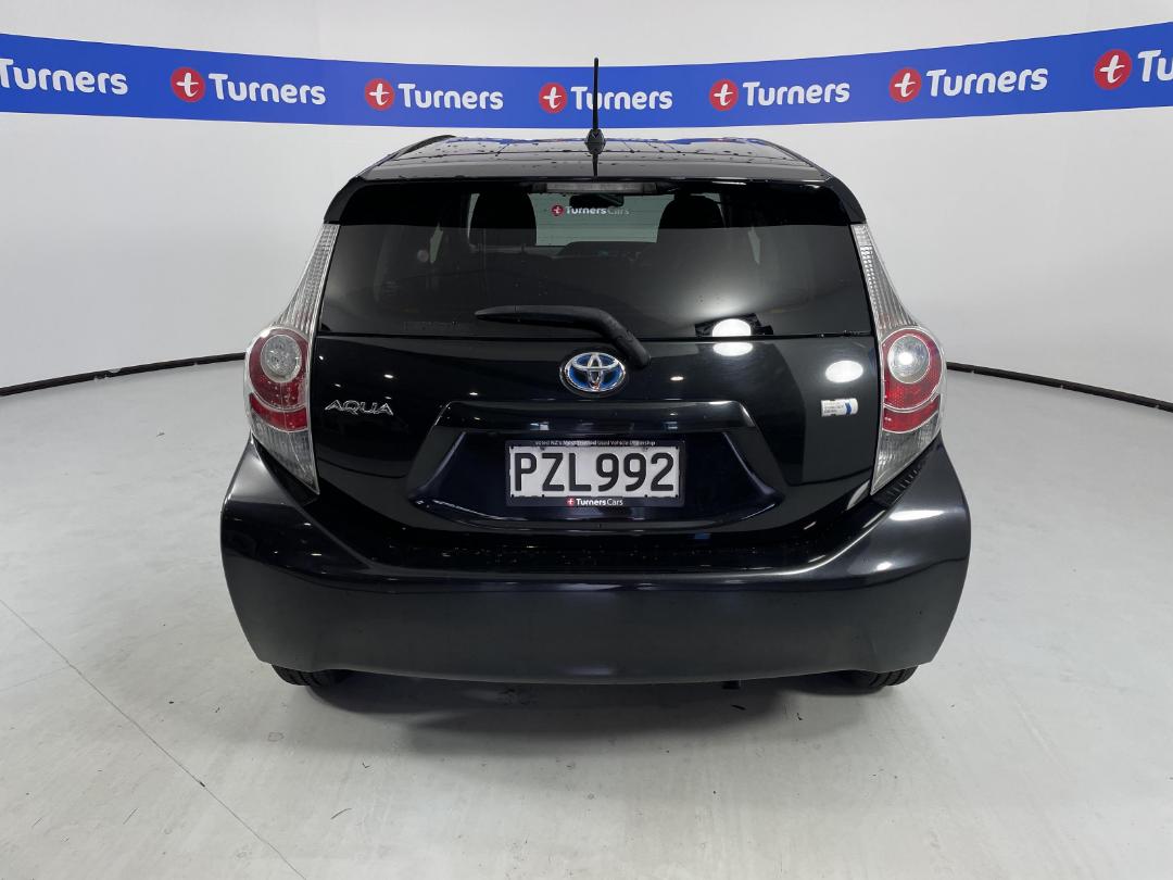 Photo '6' of Toyota Aqua Photo '6' of Toyota Aqua