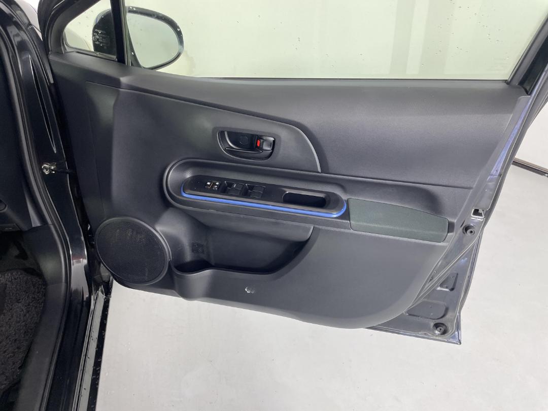 Photo '15' of Toyota Aqua Photo '15' of Toyota Aqua