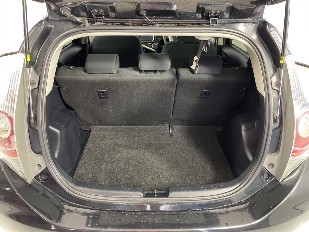 Photo '14' of Toyota Aqua Photo '14' of Toyota Aqua