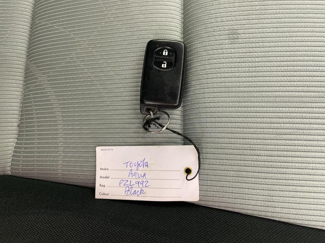 Photo '22' of Toyota Aqua Photo '22' of Toyota Aqua