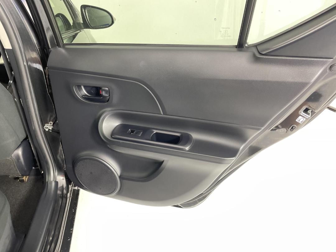 Photo '19' of Toyota Aqua Photo '19' of Toyota Aqua