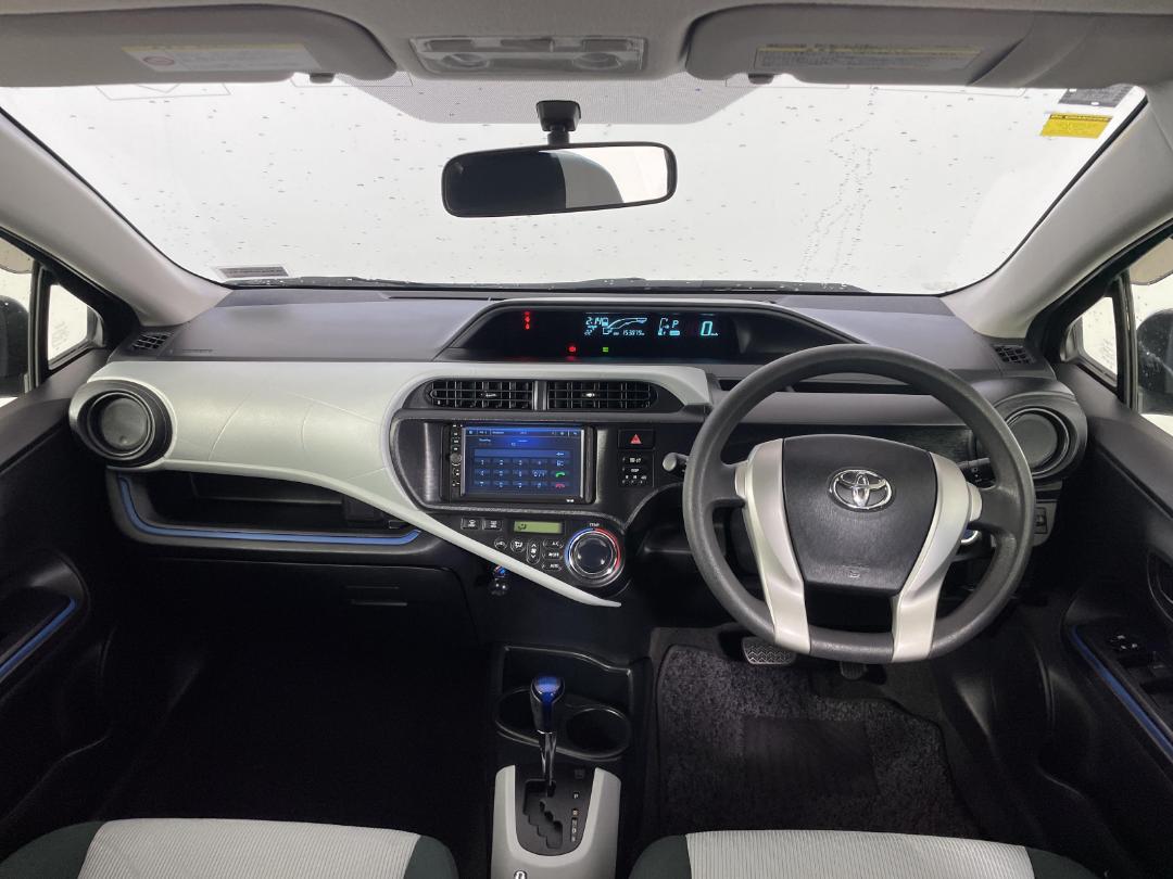 Photo '17' of Toyota Aqua Photo '17' of Toyota Aqua