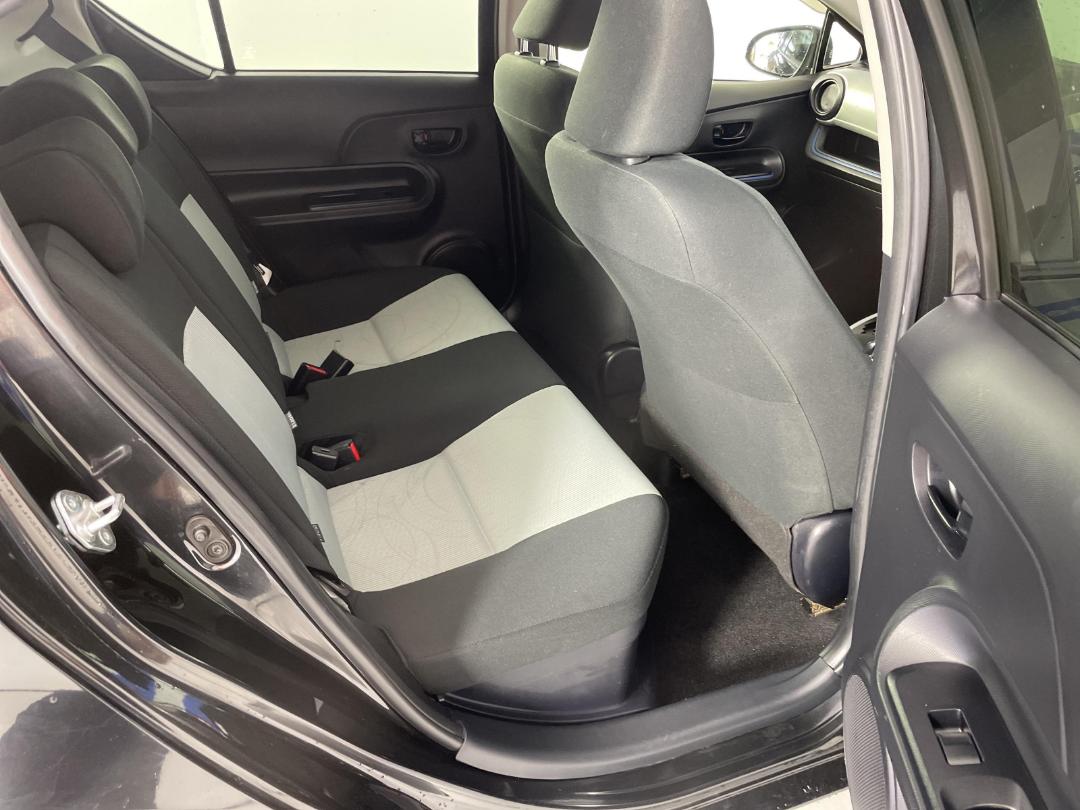 Photo '20' of Toyota Aqua Photo '20' of Toyota Aqua