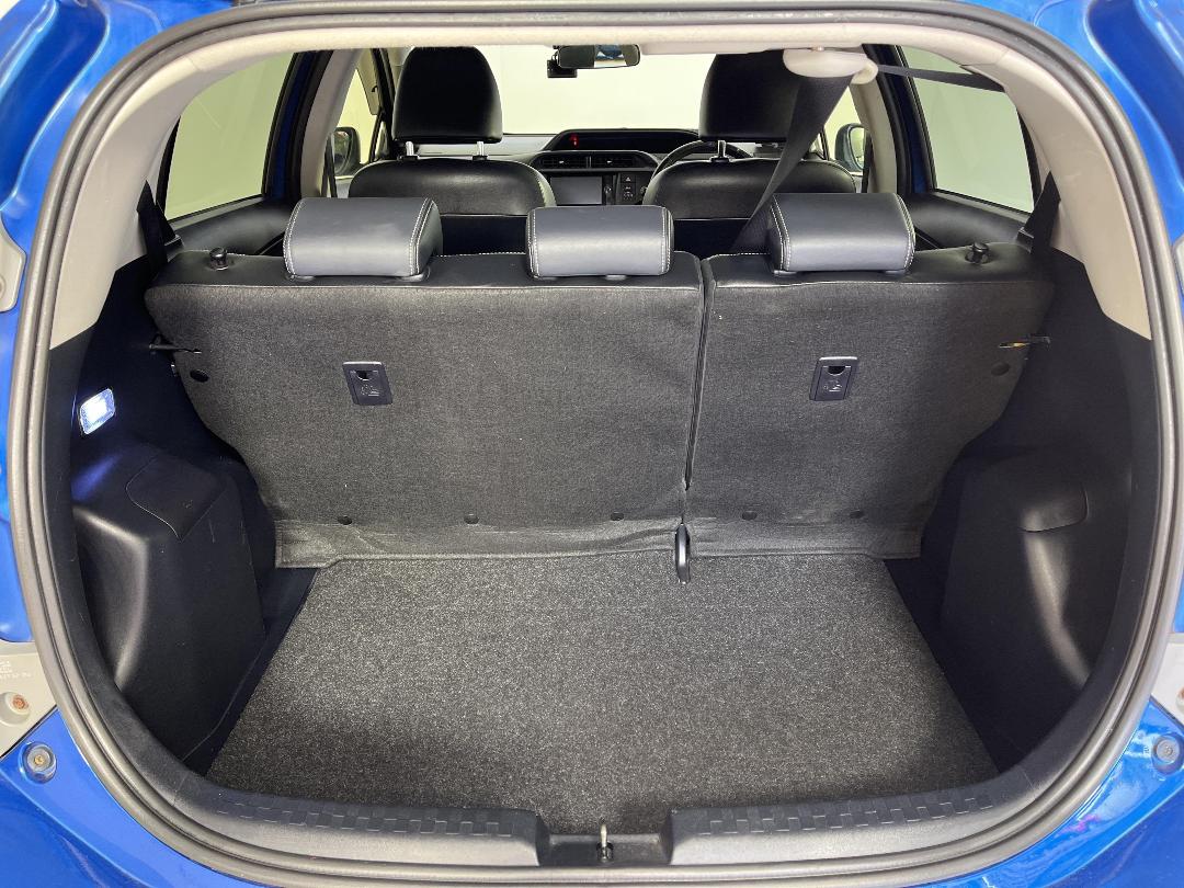 Photo '14' of Toyota Aqua