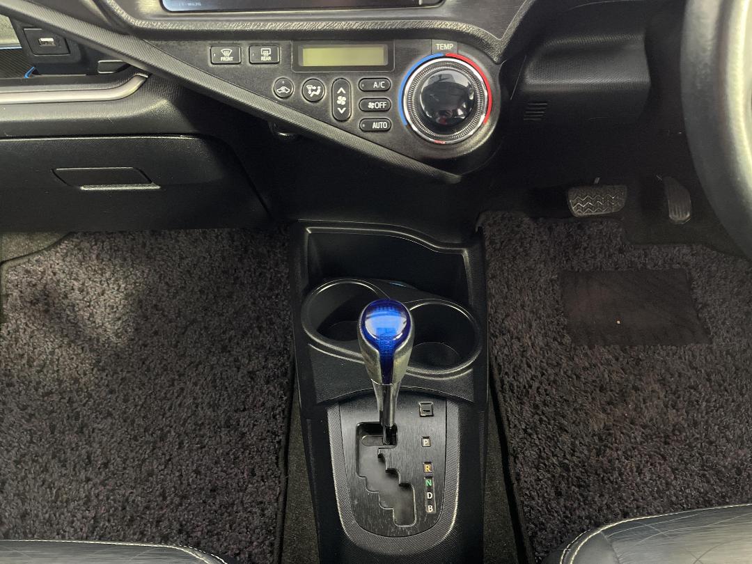 Photo '18' of Toyota Aqua