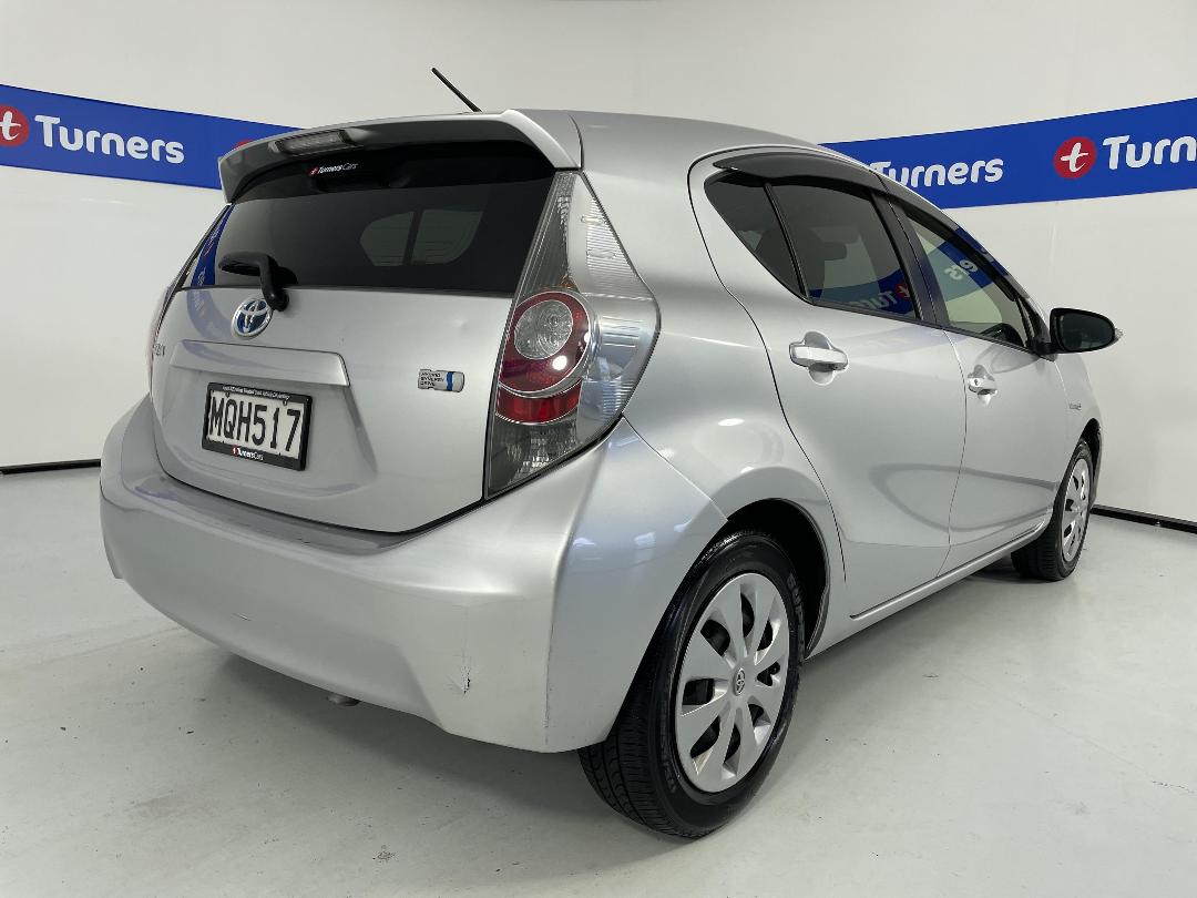 Photo '6' of Toyota Aqua