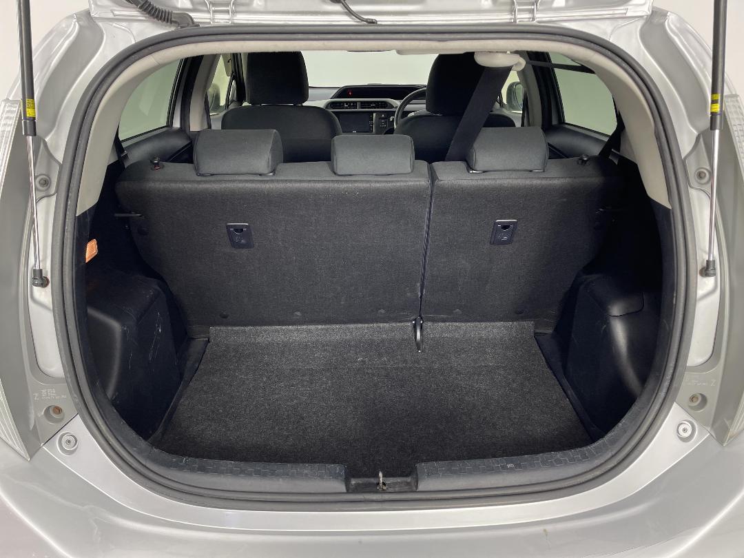 Photo '12' of Toyota Aqua