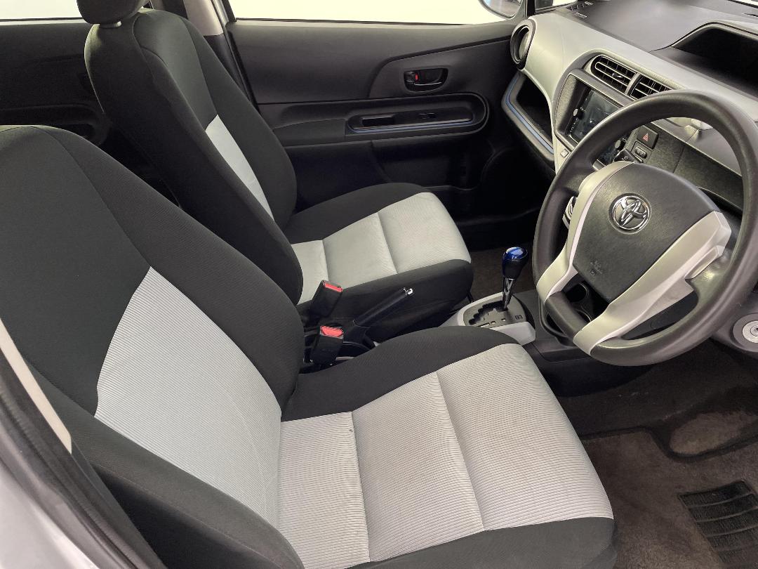 Photo '14' of Toyota Aqua