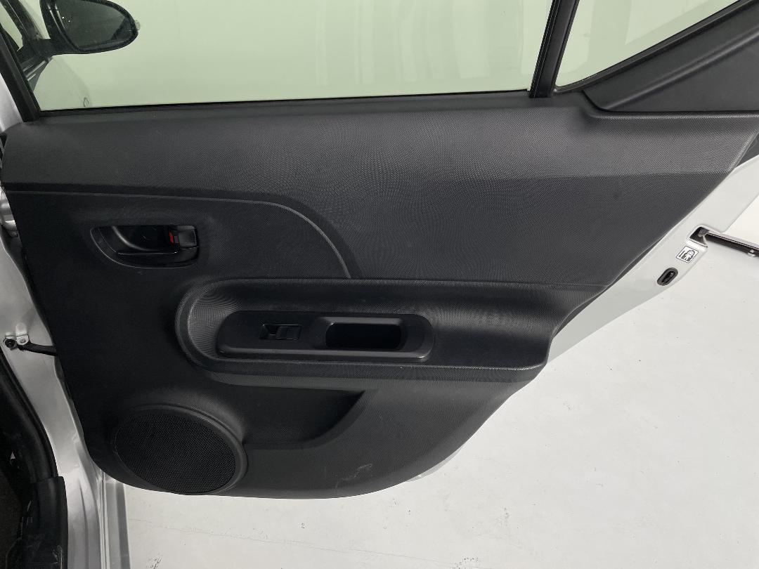 Photo '17' of Toyota Aqua