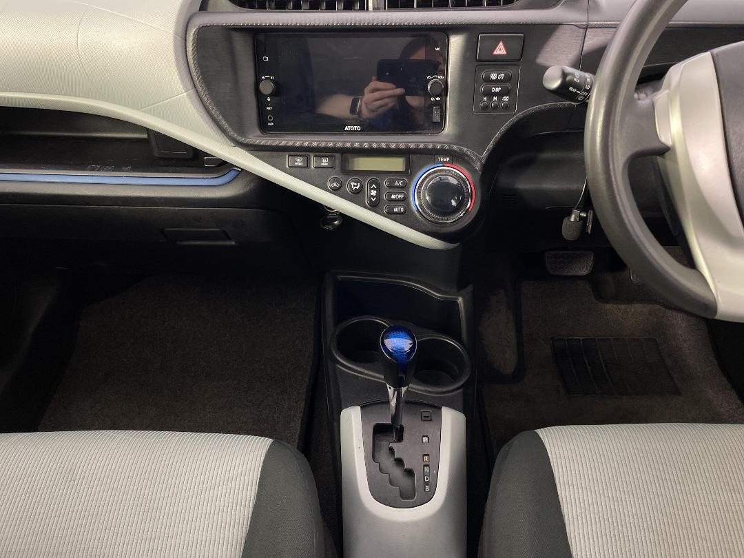 Photo '16' of Toyota Aqua