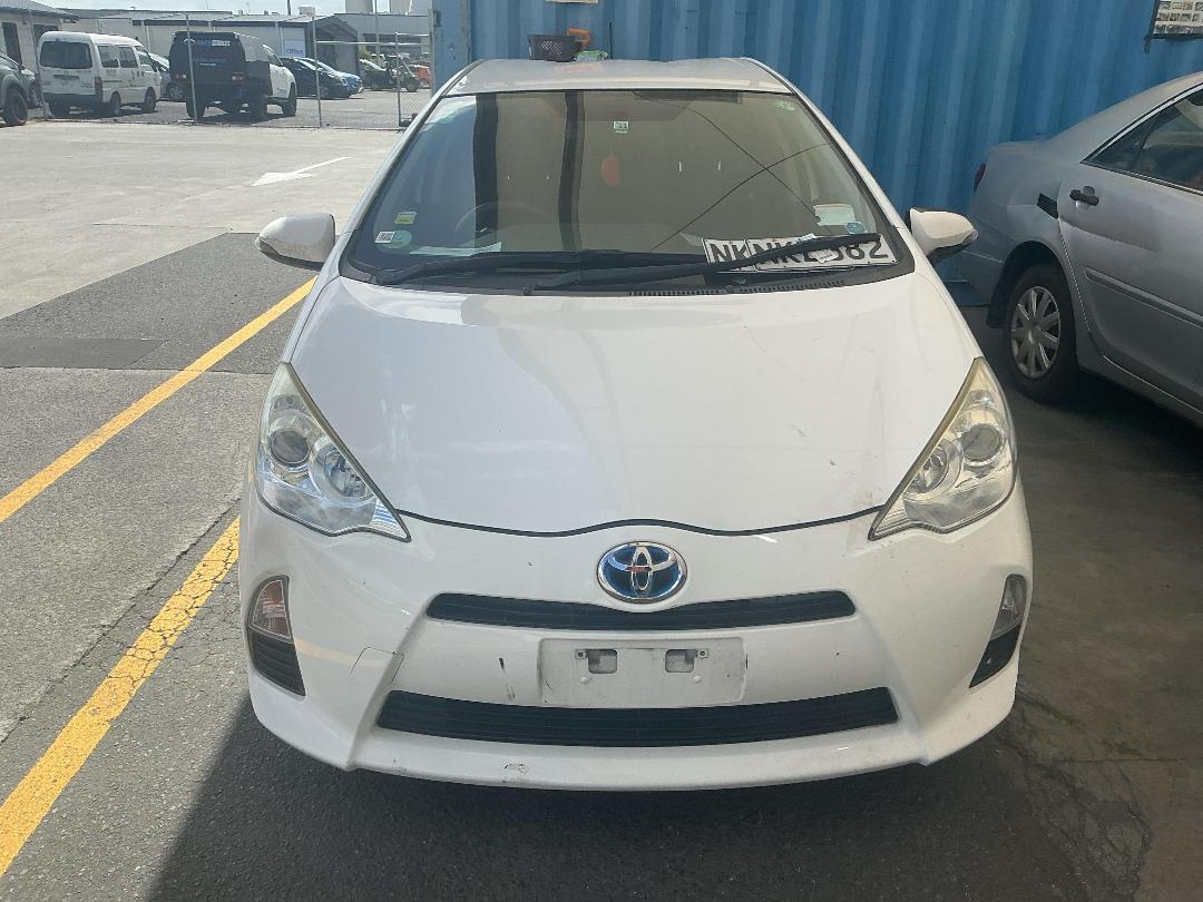 Photo '3' of Toyota Aqua Photo '3' of Toyota Aqua