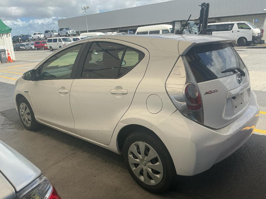 Photo '10' of Toyota Aqua Photo '10' of Toyota Aqua