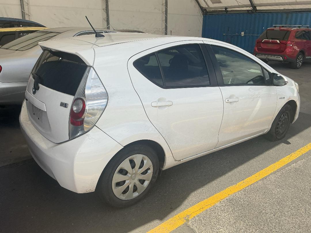 Photo '13' of Toyota Aqua Photo '13' of Toyota Aqua